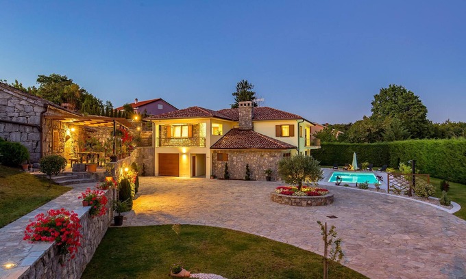 Mucici House | 3 bedroom amazing home in Mucici
