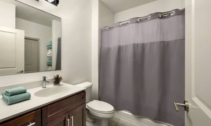 Newtown Square Apartment | 3-Bedroom Apartment - 7-day min. - Background check/Lease Required