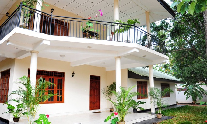 Anuradhapura House | 3 Bedroom Apartment in a Quite Location