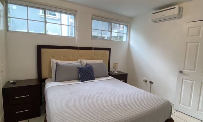 Antiguo Cuscatlan Apartment | 3-bedroom apartment in fabulous San Benito El Salvador/WiFi, AC