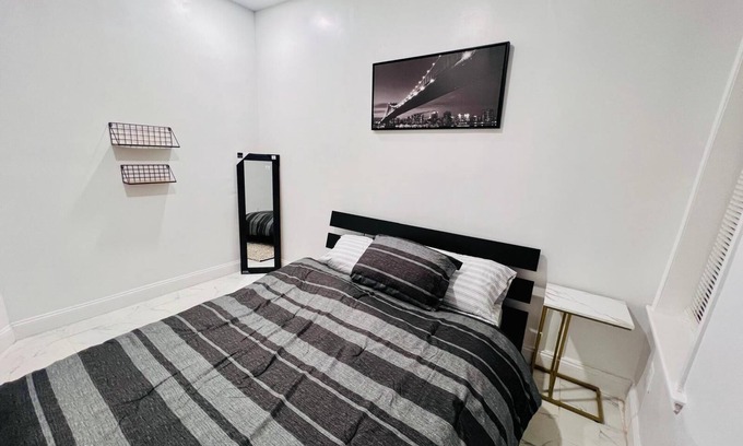 Spruce Hill Apartment | 3-bedroom apartment in charming Philadelphia with WiFi, AC