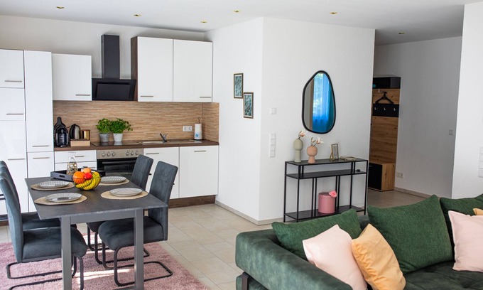 Radolfzell am Bodensee Apartment | 3-bedroom apartment, new building, 88 sqm, parking, elevator