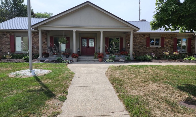 Goshen Apartment | 3-bedroom apartment in marvelous Goshen with WiFi, AC