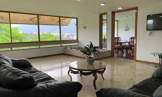 Chacao Apartment | 3-bedroom apartment in charming Caracas with AC, WiFi