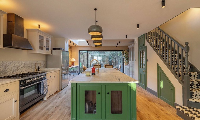 Haverstock Apartment | 3 Bedroom Apartment near Primrose Hill and Hampstead Heath