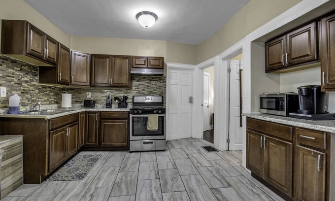 Downtown Buffalo Apartment | 3 Bedroom Apartment near Medical Campus