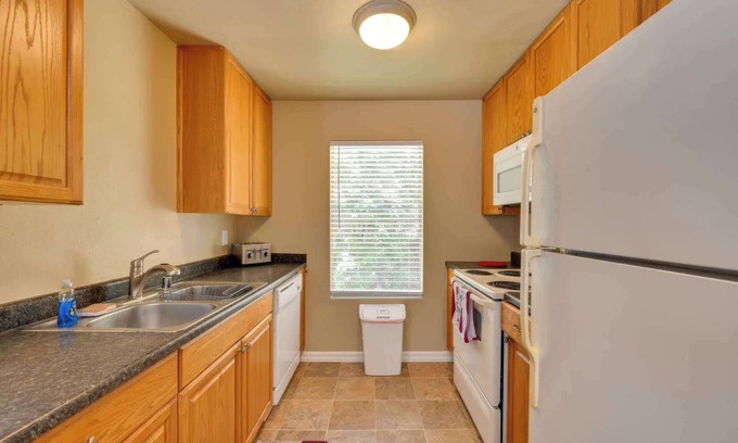 San Carlos Apartment | 3-Bedroom Apartment Sleeps 9 w/Pool Access