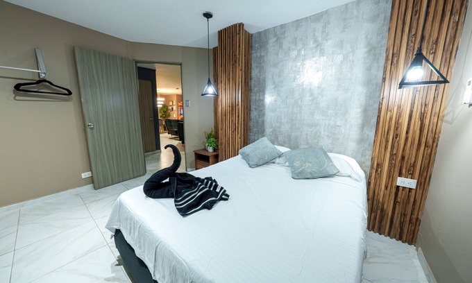 La Florida Apartment | 3 bedroom apartment, with arcade machine - 1 block from lleras park p7