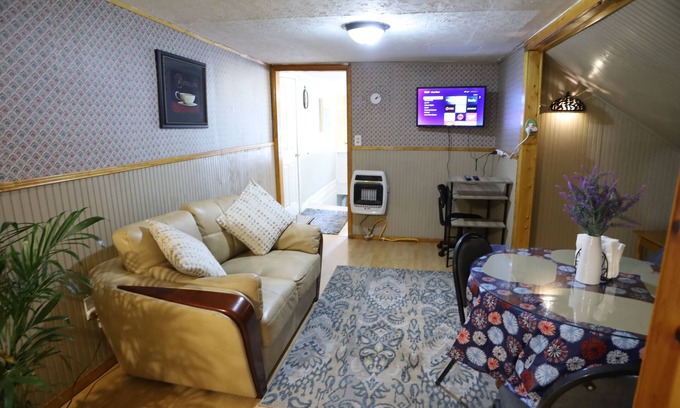 Fayetteville Apartment | 3-Bedroom apt. ideal location near new river gorge