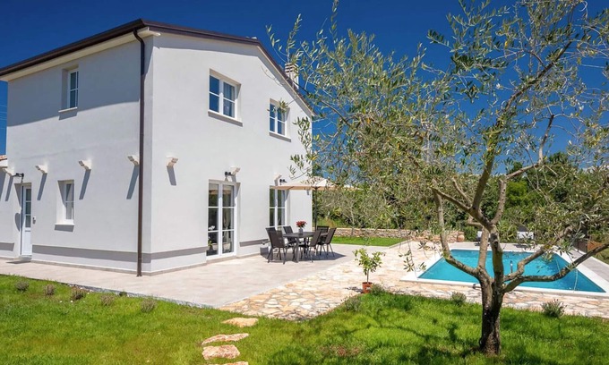 Kastel House | 3 bedroom awesome home in Paldigija