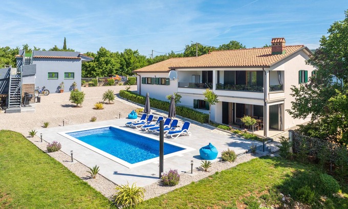 Trget House | 3 bedroom awesome home in Trgetari