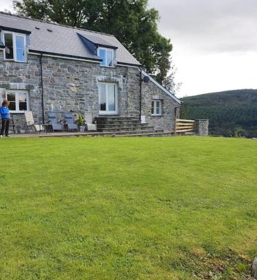 Betws Gwerfil Goch House | 3 Bedroom Barn Conversion with HOT TUB-Garden View - Ty Cerrig Barn