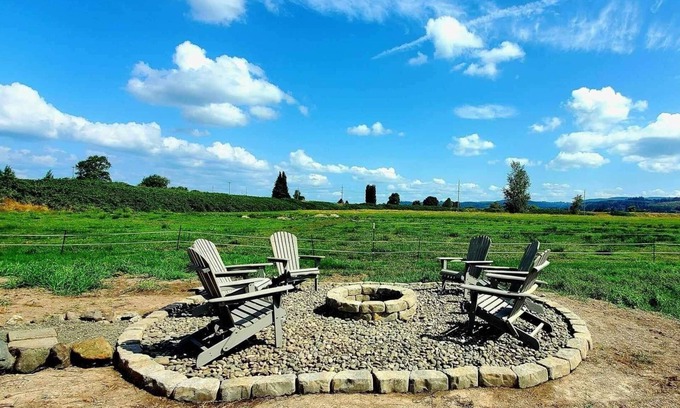 Clatskanie House | 3-bedroom barndominium on a family farm in charming Clatskanie countryside