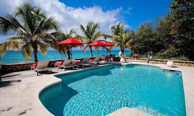 Plum Bay Villa | 3 bedroom beach house at Baie longue