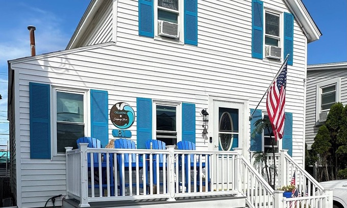 Salisbury Beach House | 3 Bedroom Beach House