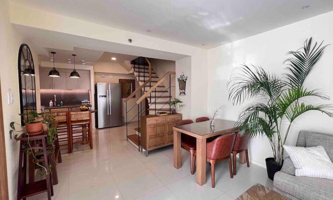 Downtown Apartment | 3 Bedroom Beautiful and Spacious Penthouse in Makati