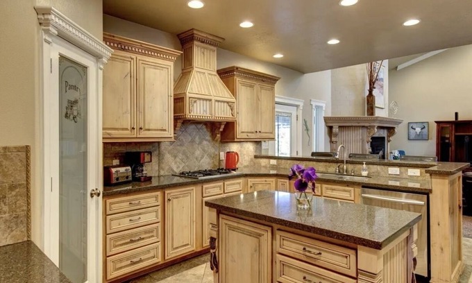 Torrey House | 3 bedroom Beautiful Home minutes from Capitol Reef National Park