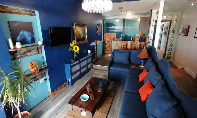 Newcastle Apartment | 3 bedroom boutique art apartment with sea views
