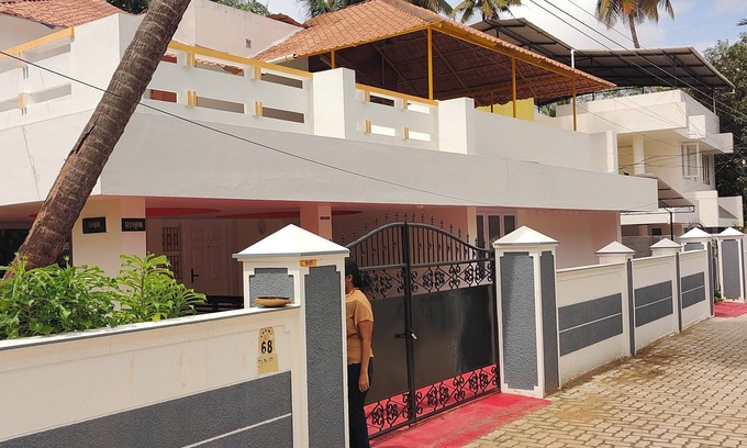 Thiruvananthapuram House | 3-bedroom bungalow with AC, WiFi, 5 km range of airports, in the of the city