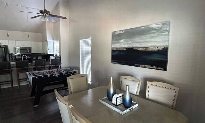 Montgomery House | 3-bedroom building in fabulous Montgomery with AC