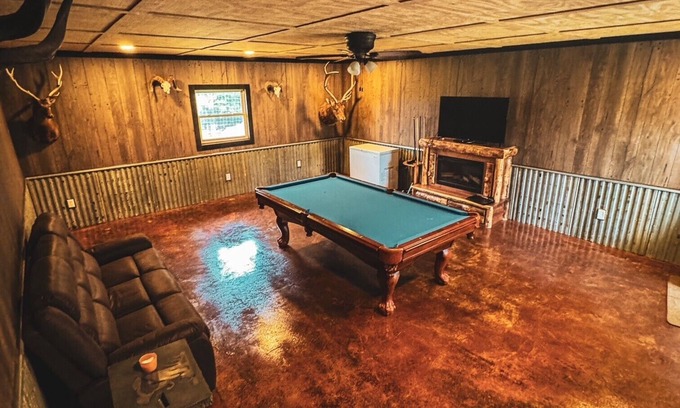 Angola Cabin | 3-bedroom cabin located in Steuben County home of 101 lakes!