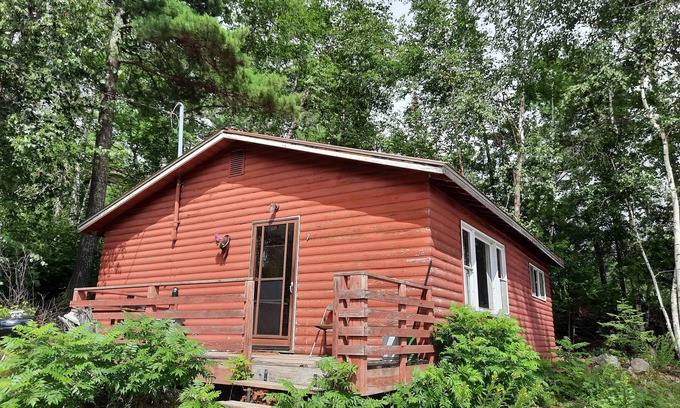 Sioux Narrows Nestor Falls Cabin | 3 bedroom cabin on Crow Lake at Bull Moose Lodge. Pet friendly
