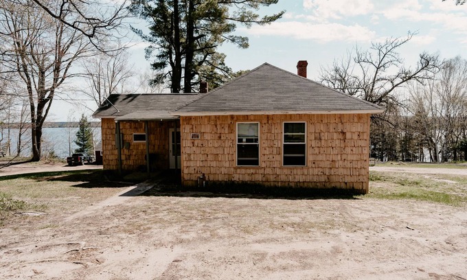 Au Train Cabin | 3 bedroom cabin on the lake with indoor fireplace. Pet friendly.