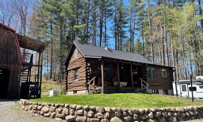 Woodgate Cabin | 3-bedroom cabin, peaceful getaway, Woodgate with WiFi, Start your getaway