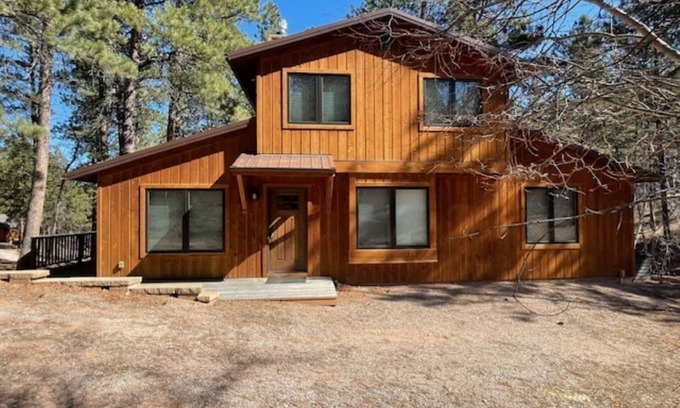 Rapid City Cabin | 3-bedroom cabin Sleeps 8 Close to ATV Trails with WiFi