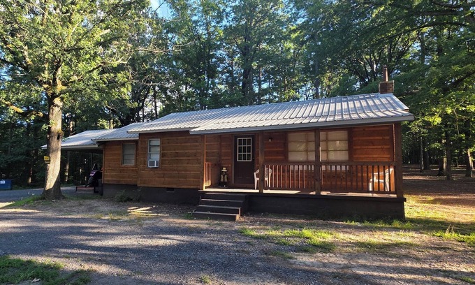 Mena Cabin | 3 Bedroom Cabin, slps up to 8, bring your ATV or rent on from us, 3 miles to WPG