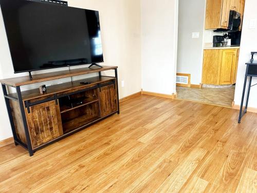 Almont House | 3 Bedroom Central Home Away