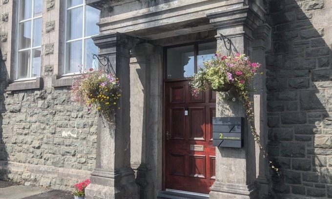 Penrhyndeudraeth House | 3 Bedroom Chapel with Country Views