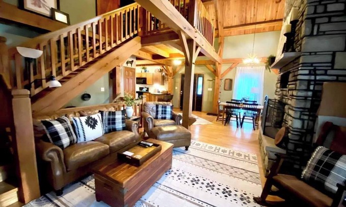 Waterloo Ski Chalet | 3 Bedroom Chalet, Hot Tub, Fireplace. Walk to Town.
