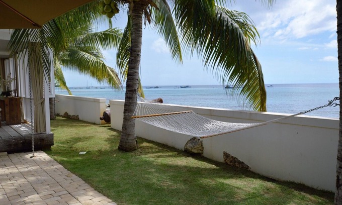 Clinketts Villa | 3 Bedroom Chic Beach House at Little Good Harbour