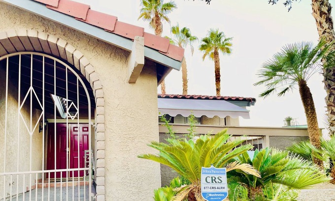 Chinatown House | 3-Bedroom Classical Artistic Oasis 2 Miles from the Strip with Free Parking