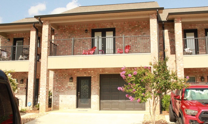 DeRidder Condo | 3-bedroom condo in delightful DeRidder, Fully Furnished-WiFi-AC. Enjoy your stay
