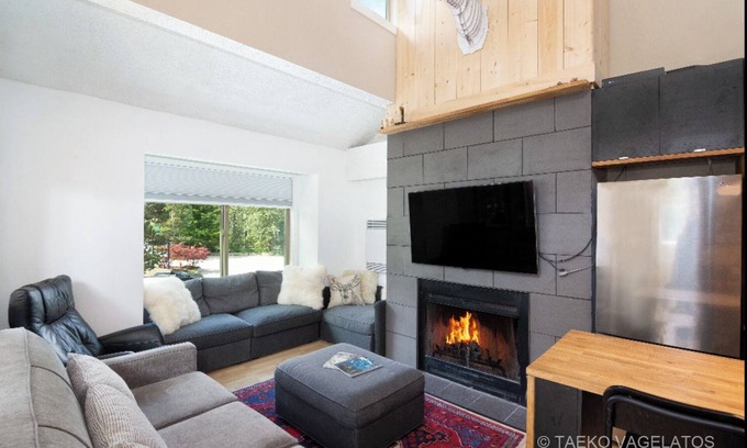 Nordic Estates Condo | 3 bedroom condo~in Whistler Creekside,5 minute walk to Whistler Mountain gondola