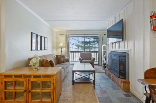 Central Vermont- Killington House | 3-Bedroom Condo Ski-In, Shuttle, and Cozy Fireplace Whiffletree I3