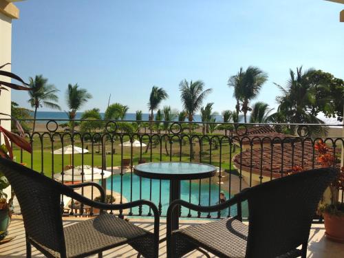 Barrio Los Faroles Apartment | 3 Bedroom Condo with Ocean View - Tres Regalos 201N