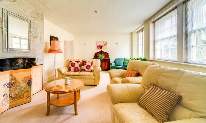 Niton Cottage | 3 bedroom Cottage in Niton Undercliff - IC099