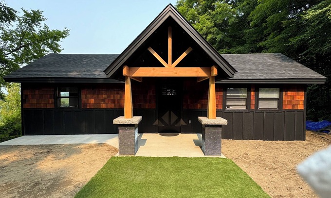 North Lake George Cabin | 3-Bedroom Cottage in welcoming Ticonderoga with WiFi. Super Clean & Economical.