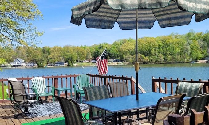 Cloverdale Cottage | 3 Bedroom Cottage on Long Lake