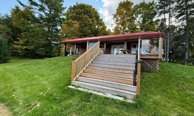 Bancroft Cottage | 3-Bedroom Cottage Small Quiet Lake.Perfect for Nature Lovers & Trail Enthusiasts