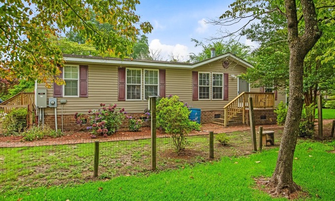Roper Cottage | 3 Bedroom Cottage walking distance to the Sound and one hour to the Outer Banks.