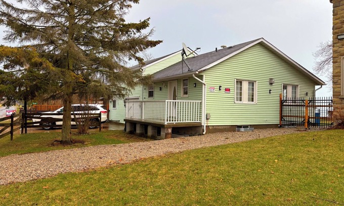 Hamilton Cottage | 3-bedroom cottage with WiFi and AC in Dunnville