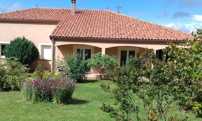 Lunan House | 3 bedroom country house, swimming pool with fenced park