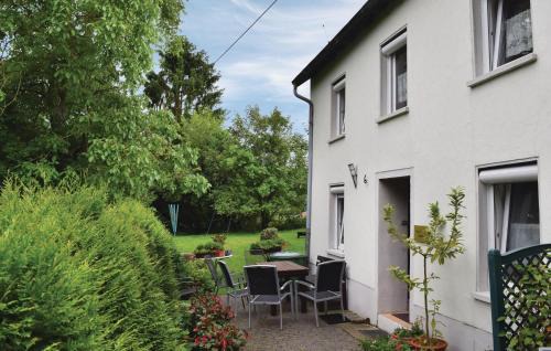 Trierweiler Apartment | 3 Bedroom Cozy Apartment In Trierweiler