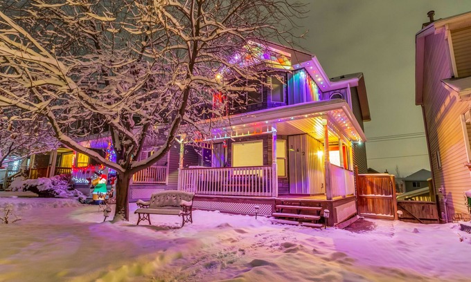 Bridlewood House | 3 Bedroom Cozy Family Room!