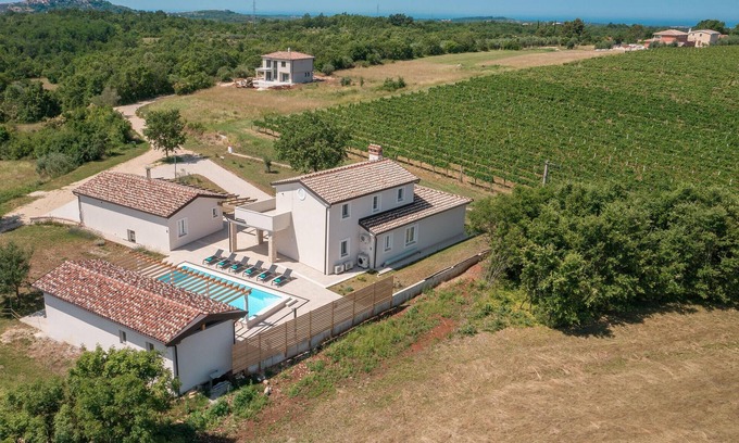 Kastel House | 3 bedroom cozy home in Buje