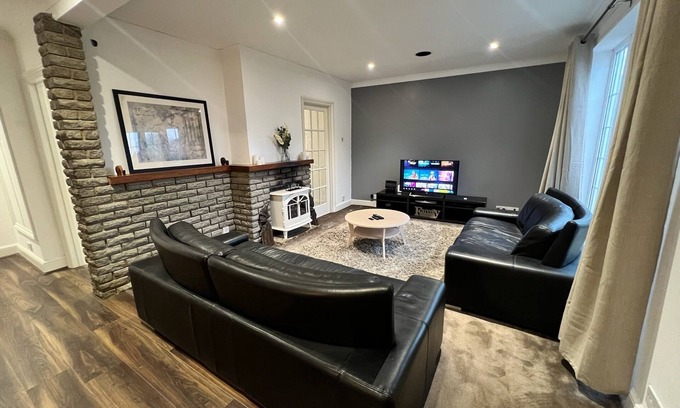 Abbey Wood House | 3 Bedroom Cozy House, Borough Of Greenwich, London